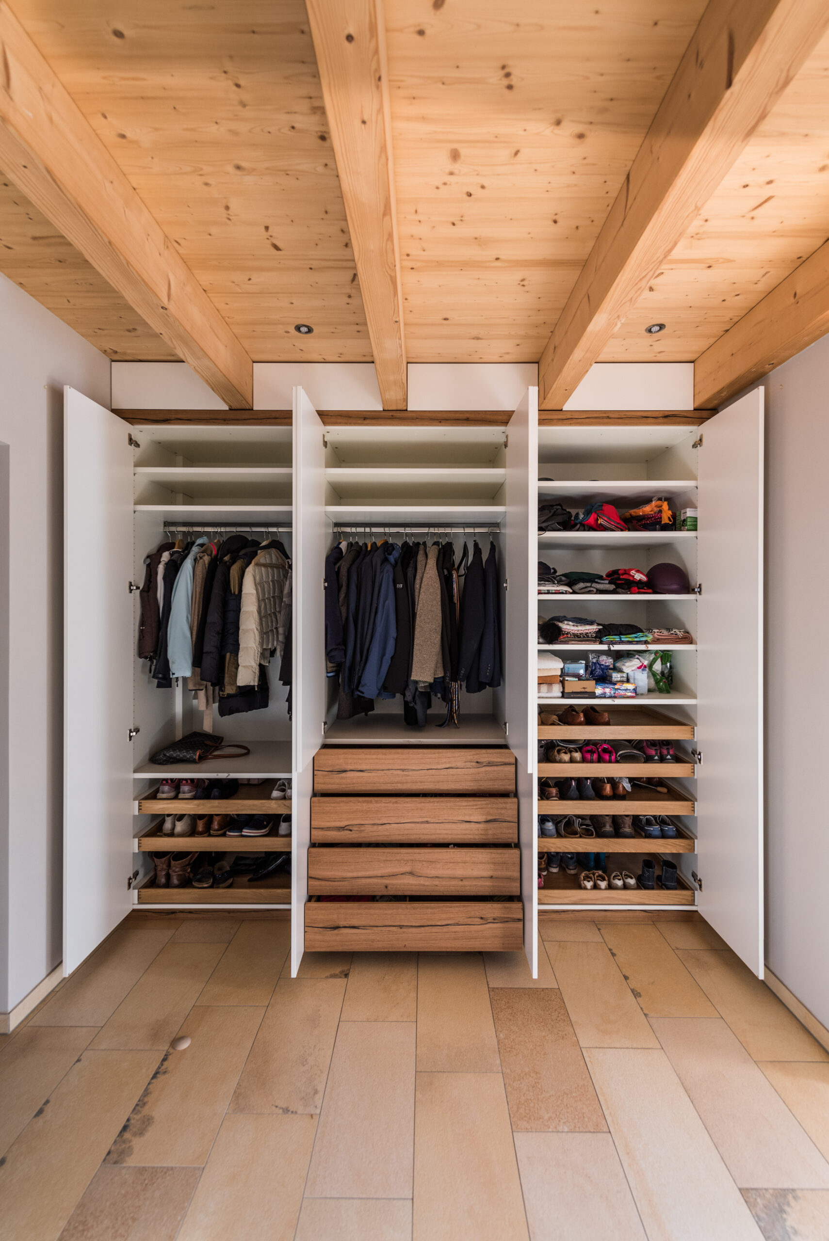 Einabaugarderobe